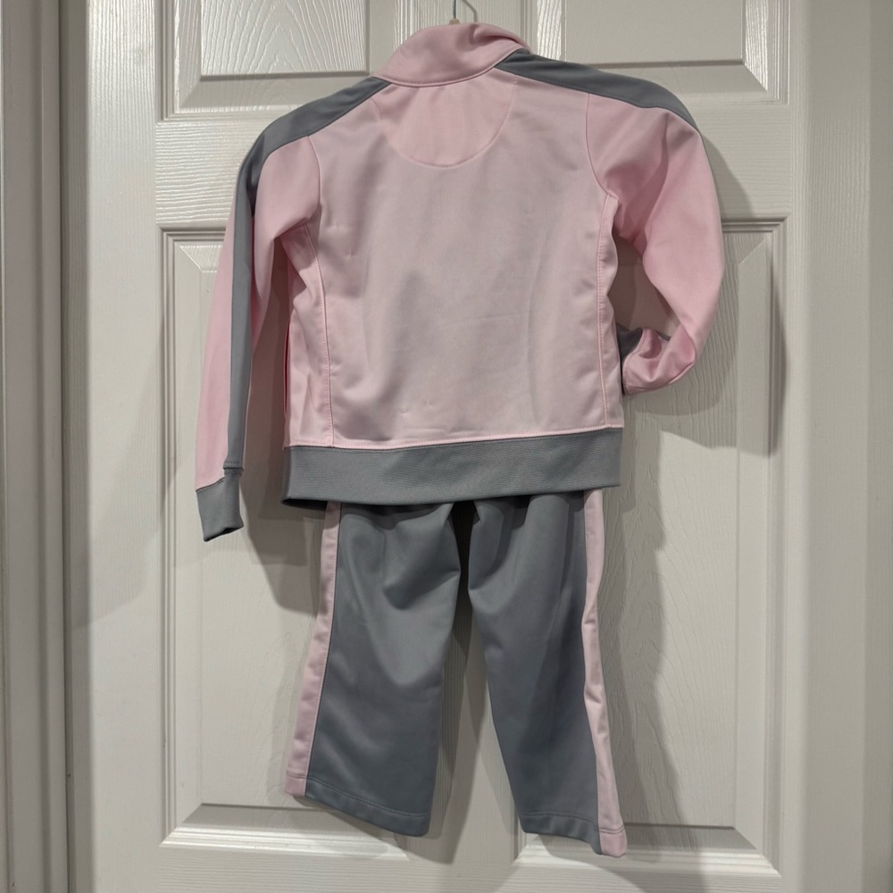 Nike Kids Matching Set in Pink and Gray - Picture 4 of 7